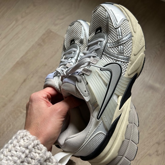 Nike V2K Run Size 9 - Picture 5 of 5
